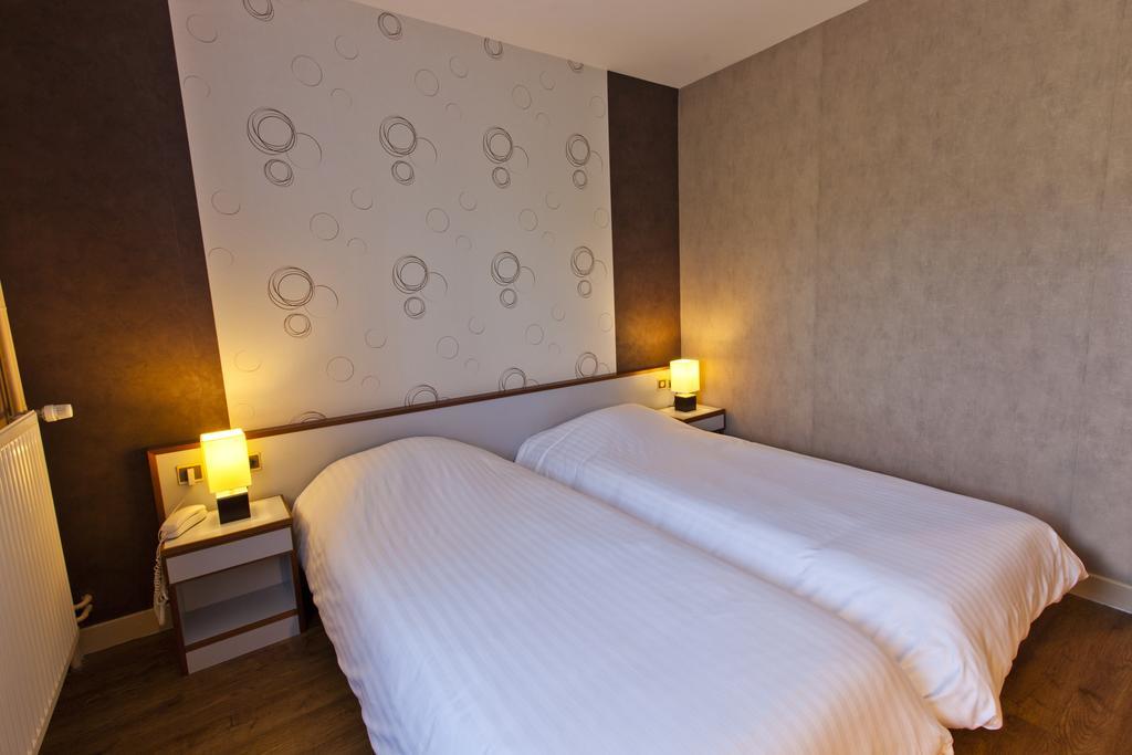 Cit'Hotel Du Circuit Magny-Cours Exteriér fotografie